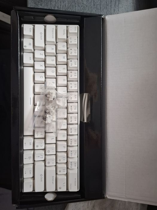 Tastatura meganica royal kludge RK61 Alb cu switchuri Brown Wireless