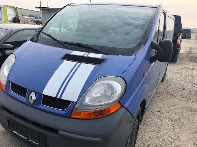 Dezmembrez Renault Trafic 1,9 diesel 100dci