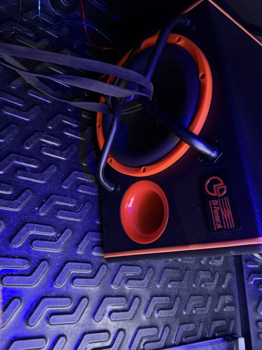 Буфер 2800ват жақсы ұрады почти новый