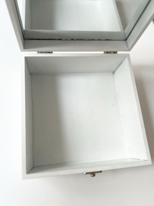 Cutie de bijuterii cu design lavandă și oglindă interioară