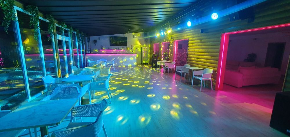 Cabana cu piscina interioara si exterior 38 persoane