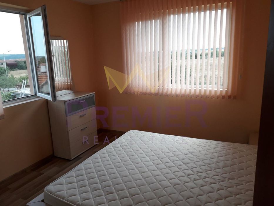 Етаж от къща, с. Звездица