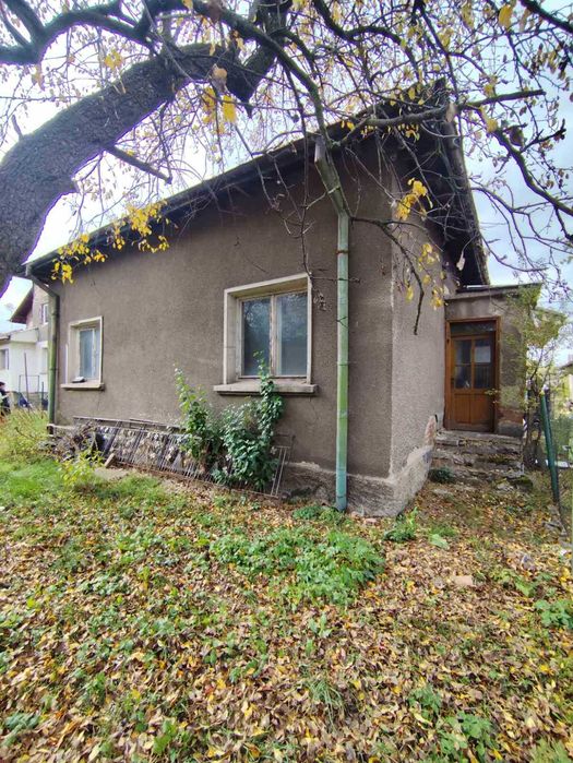 Продавам срешно къща