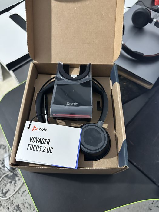 Наушник poly poly voyager focus 2 беспроводной новый 90к