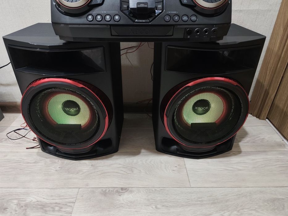 Мощный музыкальный центр LG CL87