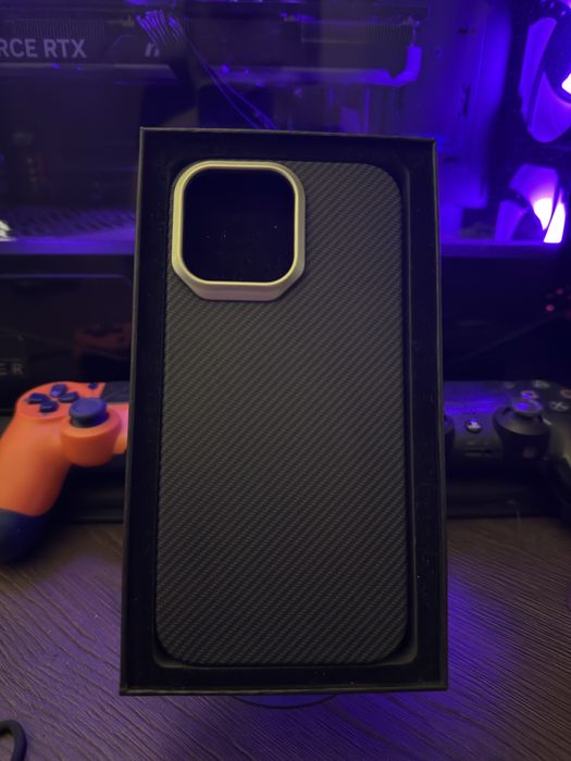 Чехлы на Iphone 16 pro max, в стиле Pitaka карбоновые