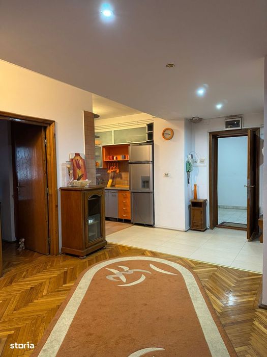3 camere Victoriei, 3 min de metrou,Centrala Proprie + loc de Parcare