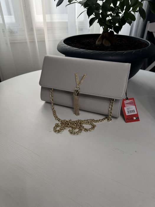 Geanta dama noua Valentino