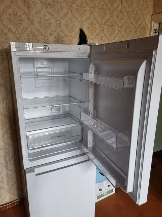 Холодильник INDESIT
