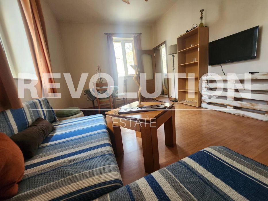 Дава се под наем Двустаен апартамент в Пловдив, Център - 72 кв.м за 325 € - Снимка #2