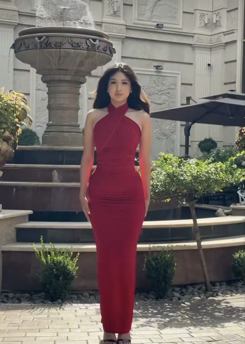 Продам платье красное