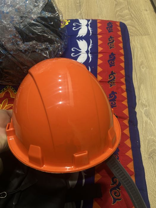 Продам каска строительства