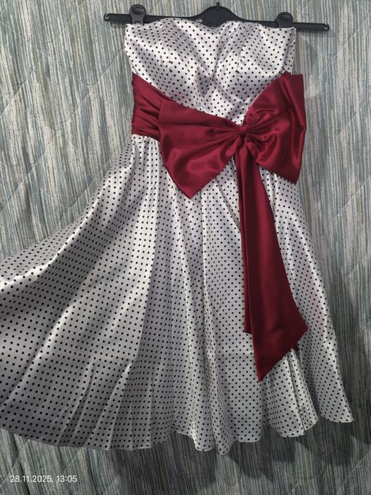 Абитуриентски рокли