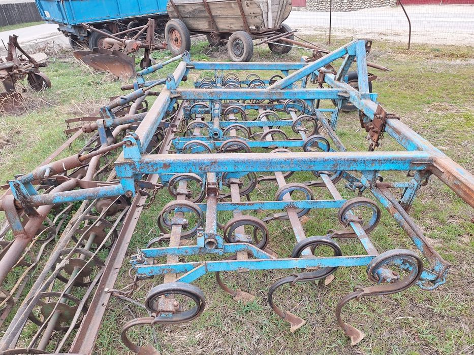 De vânzare 2 combine clas  si un combinator românesc