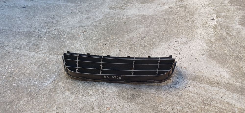 Grila bara Vw Polo N9  cod 6Q0853677B