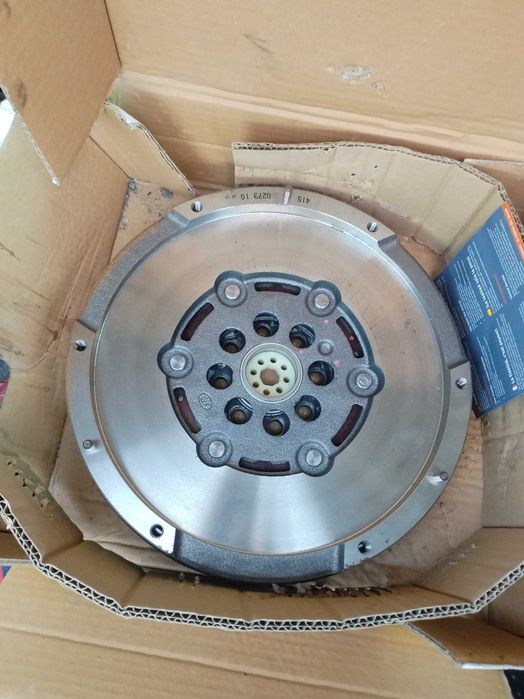 Демфер за Киа Каренс. 2006 2000Дизел Нов