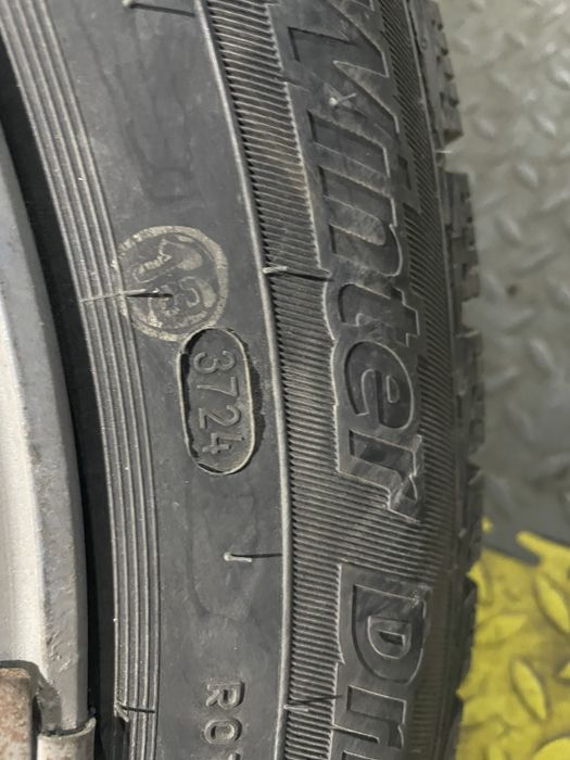 Продам комплект зимних шин