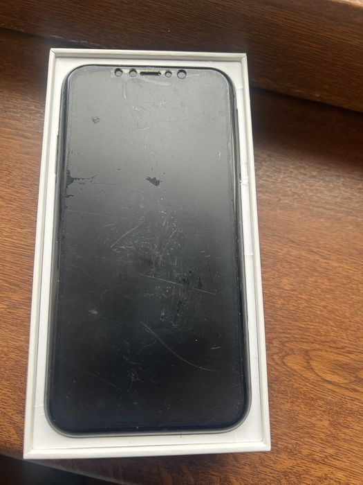 Iphone 11 64GB , un singur proprietar. Arata impecabil. Are folie