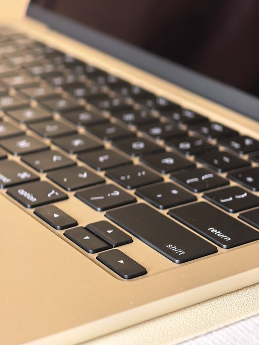 MacBook Air M4 "13 // 16/256 // Starlight