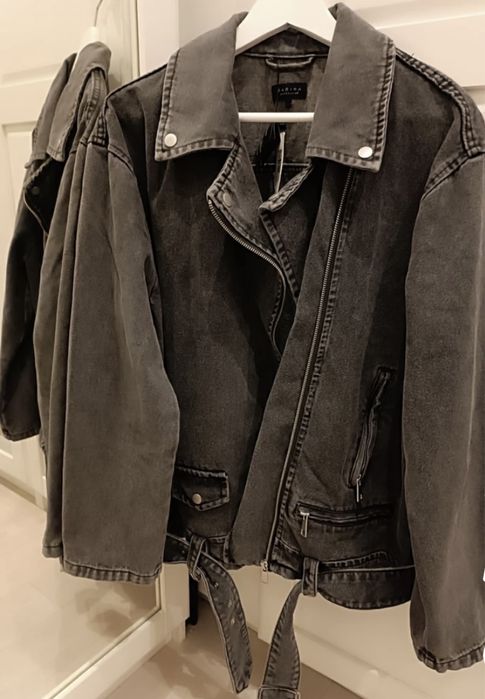 Джинсовая куртка бренда Zarina.