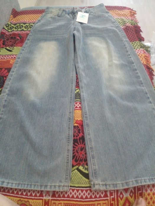Продам джинсы новые