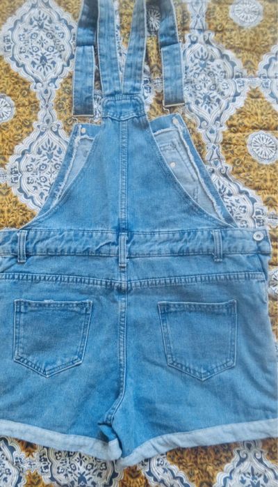 Джинсовые шорты-комбинизон