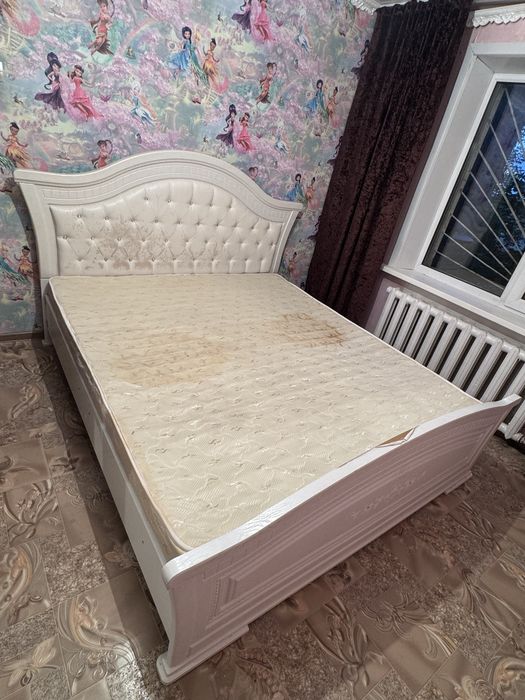 Кровать с матрасом