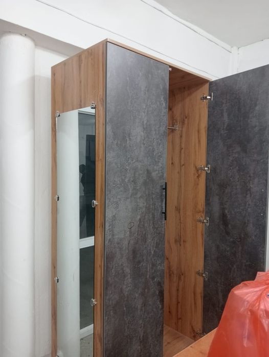 Шкаф очень добротный