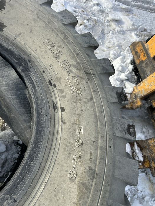 Продам резину на погрузчик цена 20000