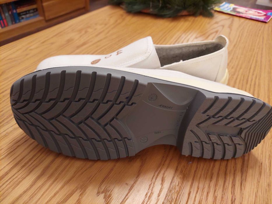 Pantofi siguranta 44