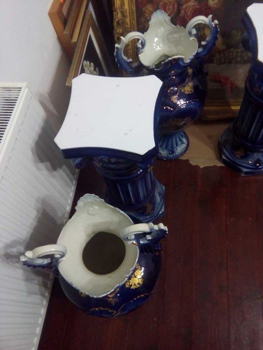 Pedestal cu vaza