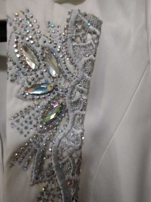 Продаётся женский костюм (тройка)