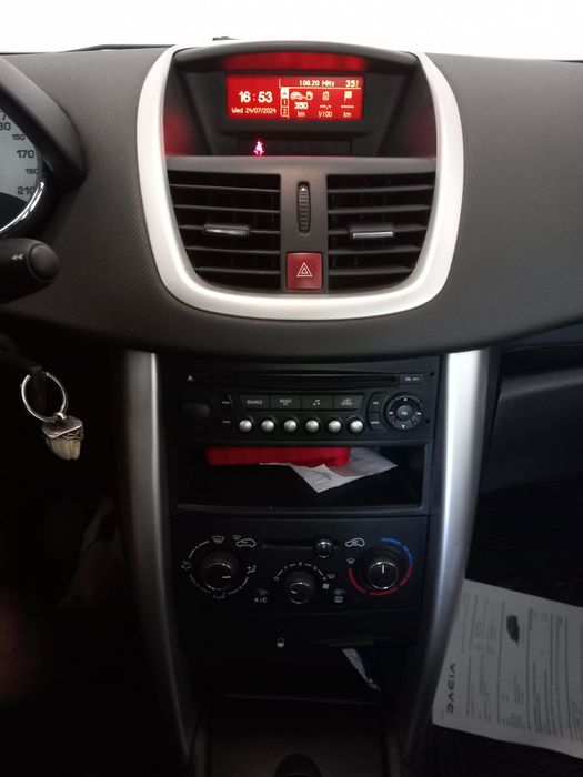 Peugeot 207,2013год на 83000км