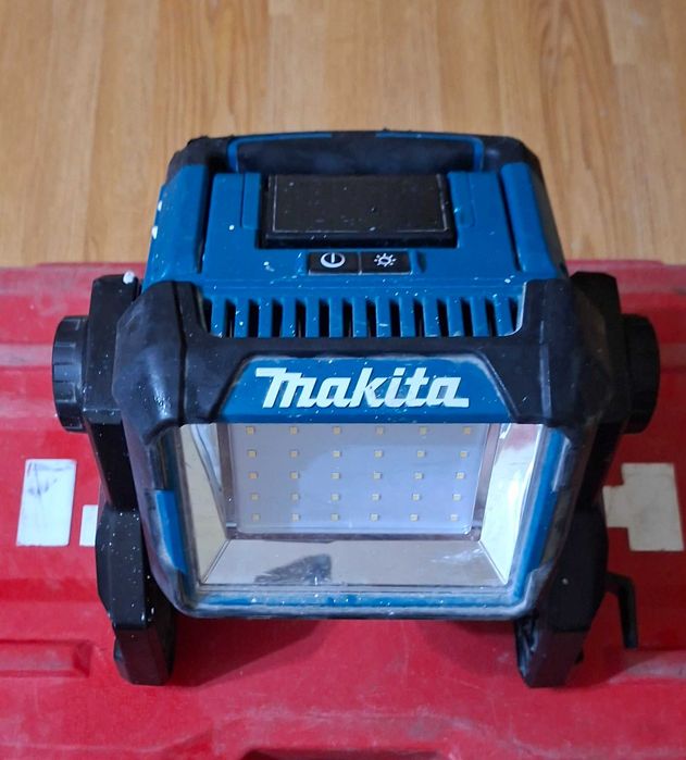 Makita DML 811 прожектор