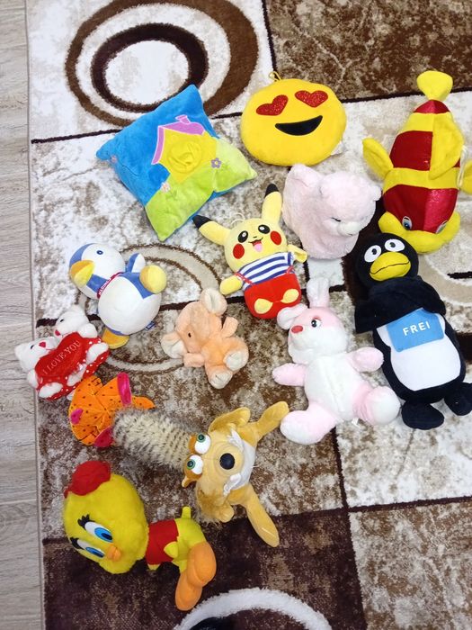 Vând jucării de pluș