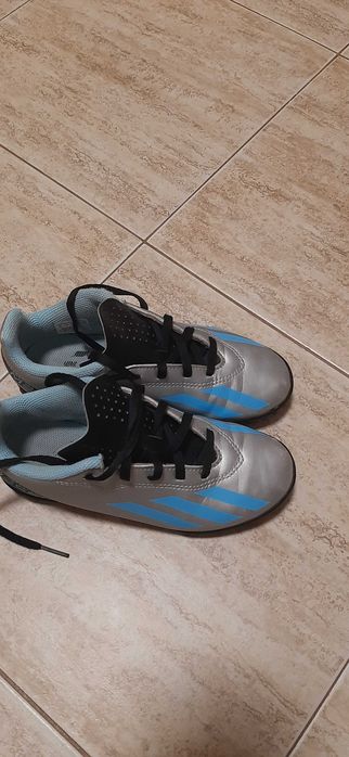 Футболни обувки Адидас