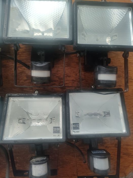 Vând 7 proiectoare  HOROZ HL 105, cu senzor de mișcare