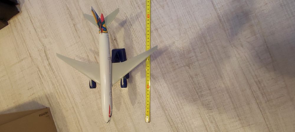 Самолет макет на British airways 1:250