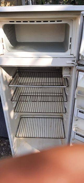 Двухкамерный холодильник "Бирюса"