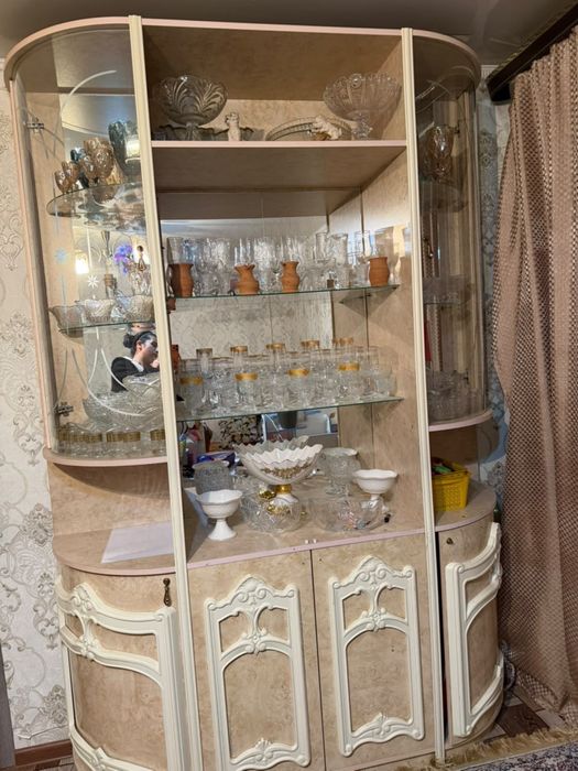 Мебель стенка для посуды продам