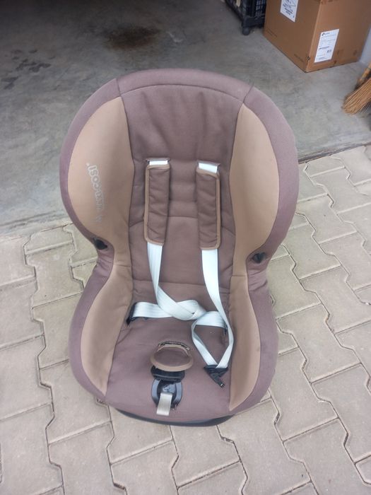 Столче за кола Maxi Cosi с подарък възглавничка за столчето