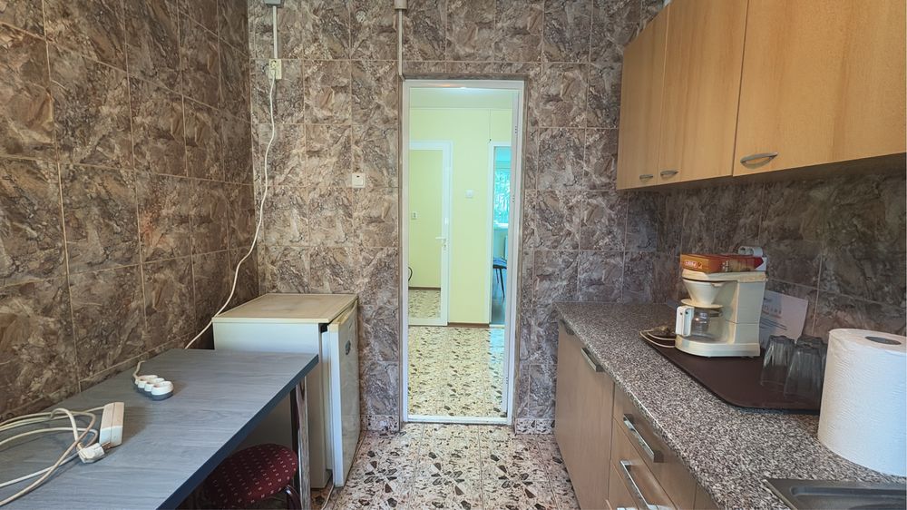 Oferim apartament 3 camere zona Abator, 375 euro