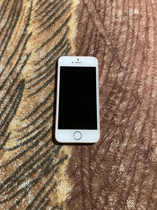 Продавам iPhone SE 2016г Rose Gold