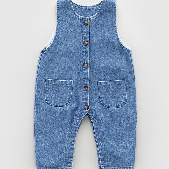 Продам джинсовый комбинезон