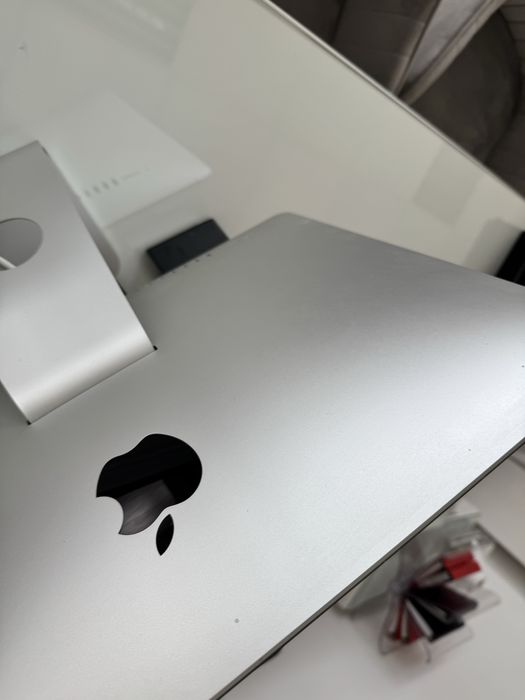 Apple Imac primul proprietar