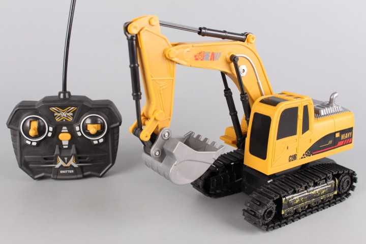 Верижен баер с радио контрол