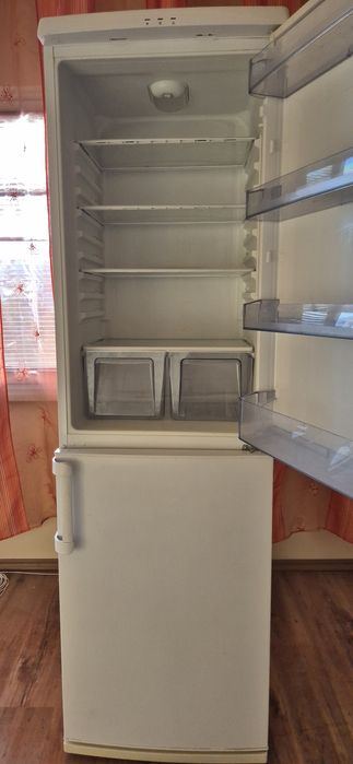 Продавам хладилник с долен фризер "Финлукс"