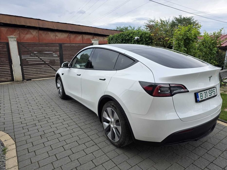 TESLA Model Y 2023 — imagine 3
