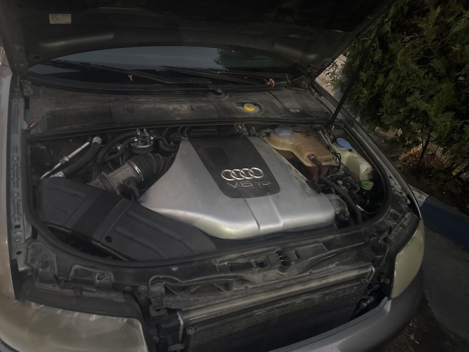 Audi A4 B6 2004 ,2.5 tdi V6 176 коня  обслужена със нови гуми