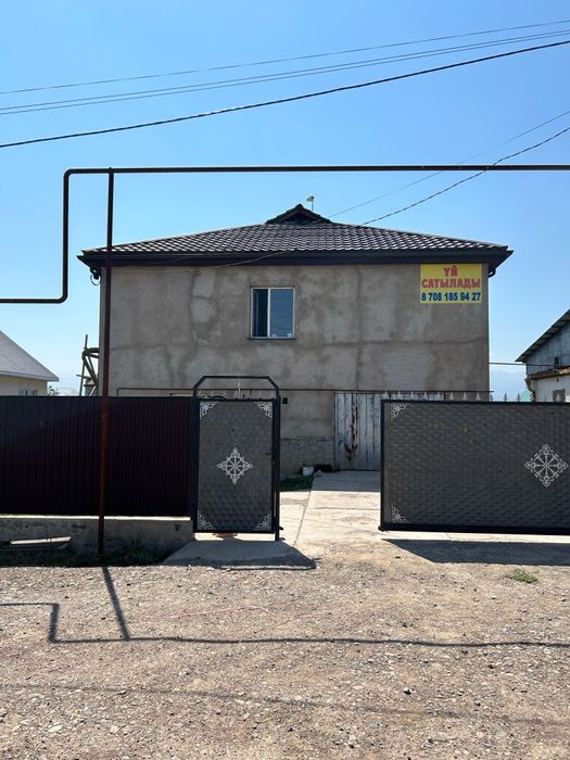 Үй сатылады. 10 соток 2 этаж